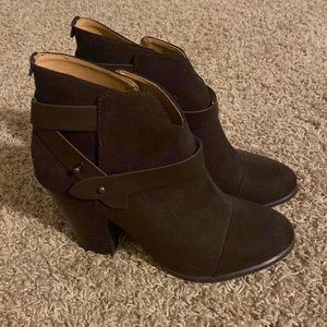 NWOT Forever 21 Brown Heel Booties Size 8